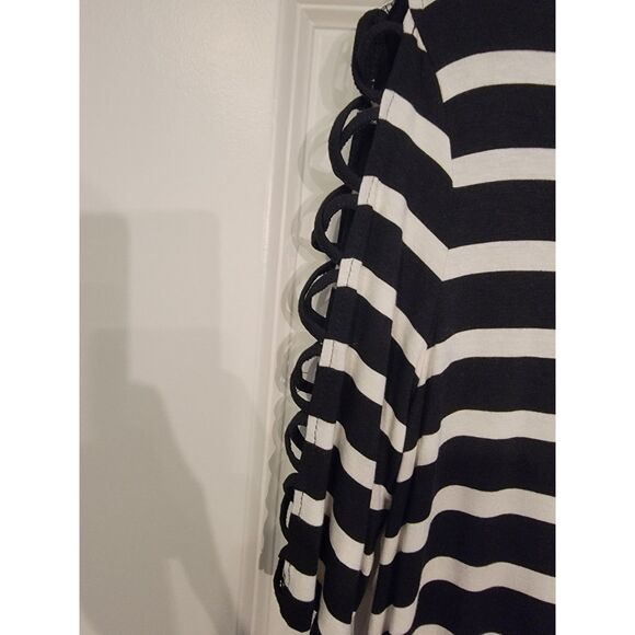 89th & Madison Black and White Striped Top with Cutout Sleeve Detail - Size L - Picture 5 of 6